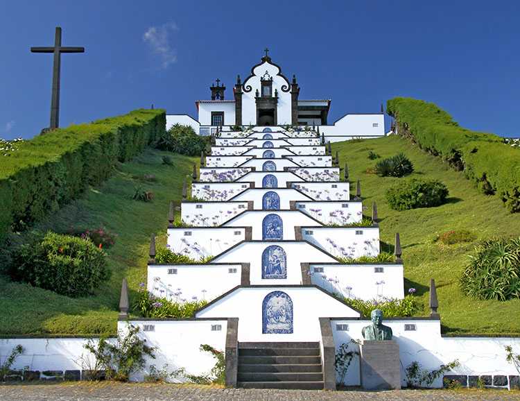 Kleine Kirche auf Sao Miguel