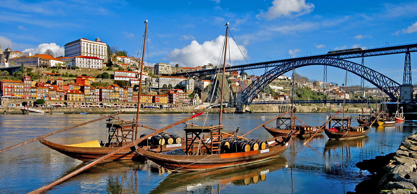 Alte Weinsegler auf dem Duoro in Porto